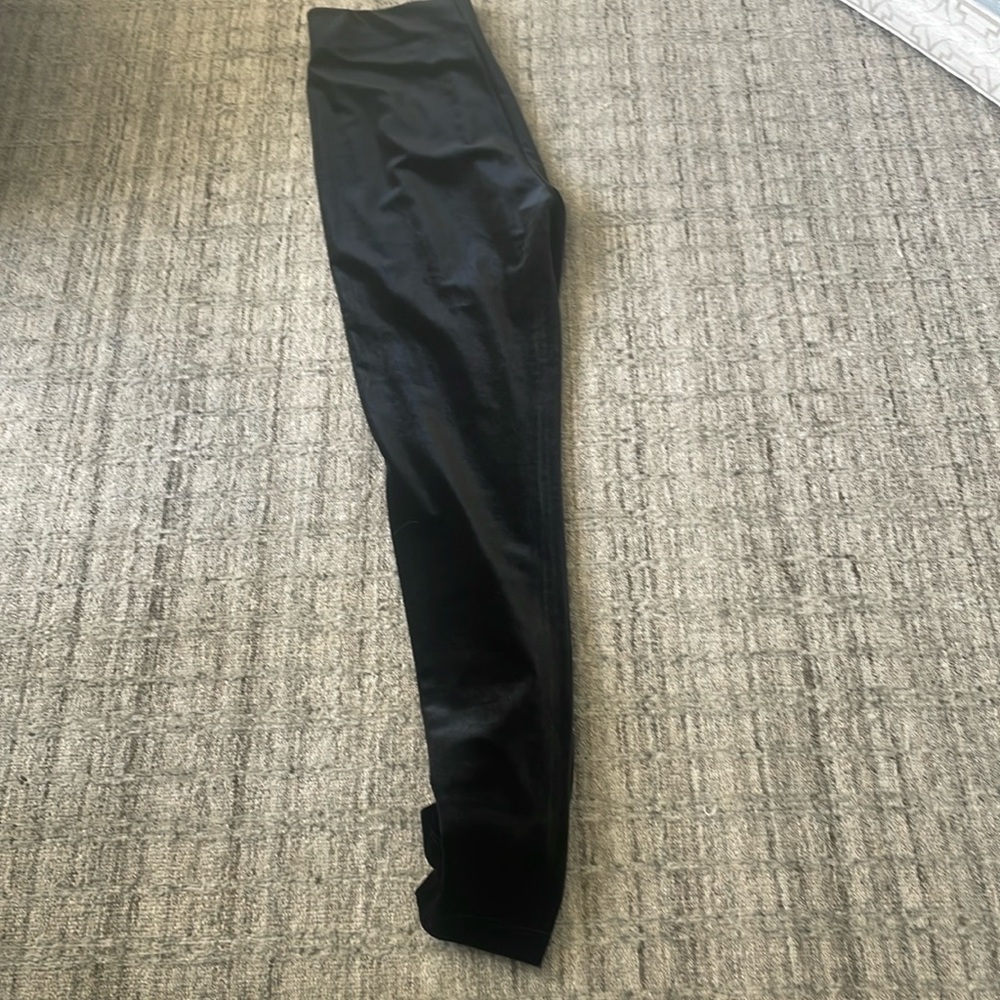 Size small Ann Taylor velvet
Black straight Pull on pant
